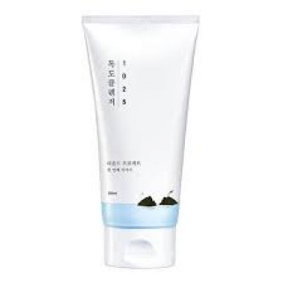 Мягкая пенка для умывания с морской водой Round Lab 1025 Dokdo Cleanser